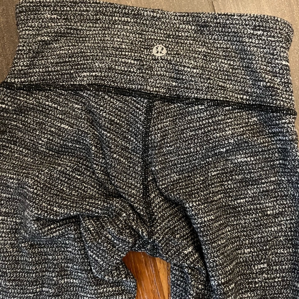 Lululemon Wunder Under Leggings - size 4